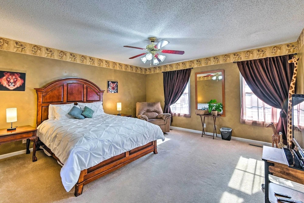 Pet-friendly Clarksville Home w/ Backyard!