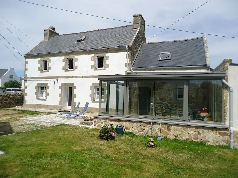 Cozy holiday home in Plogoff near the beach
