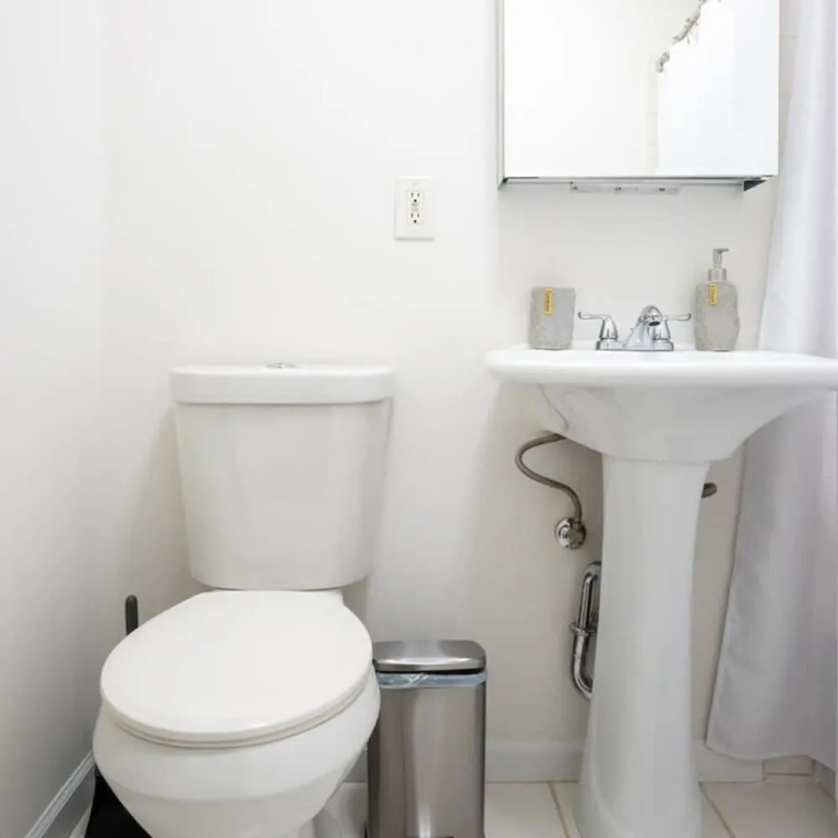 49-3b Newly Renovated 2BR W D Midtown East