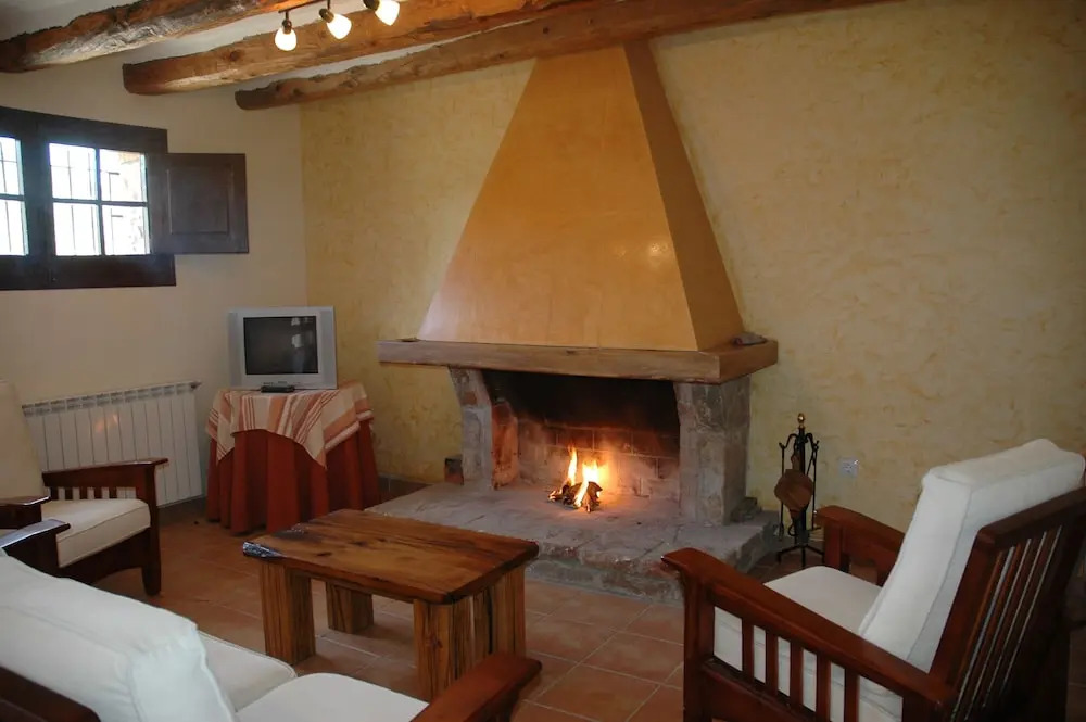 Casa con piscina y vistas a montaña - Cal Solsona