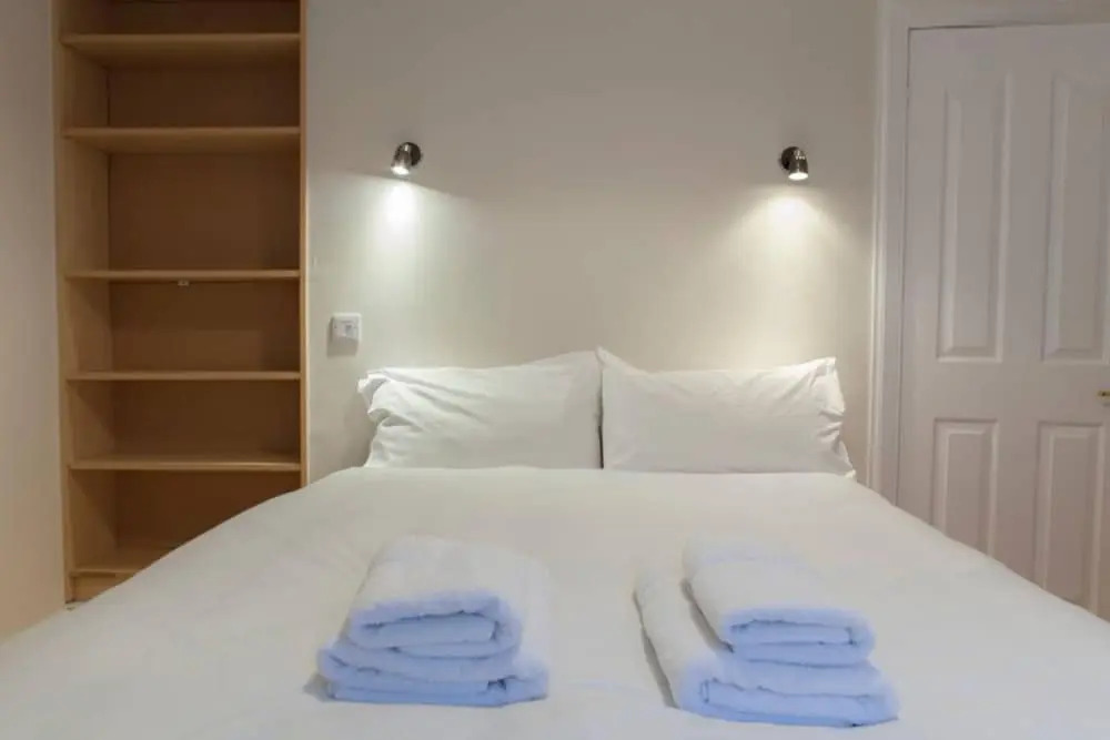 2 Bedroom Flat In West End
