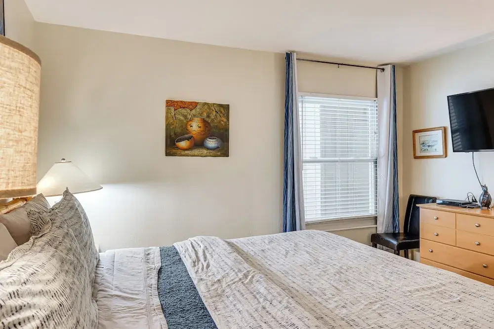 1 Mi to Diamond Peak Ski Resort: Forest-View Condo