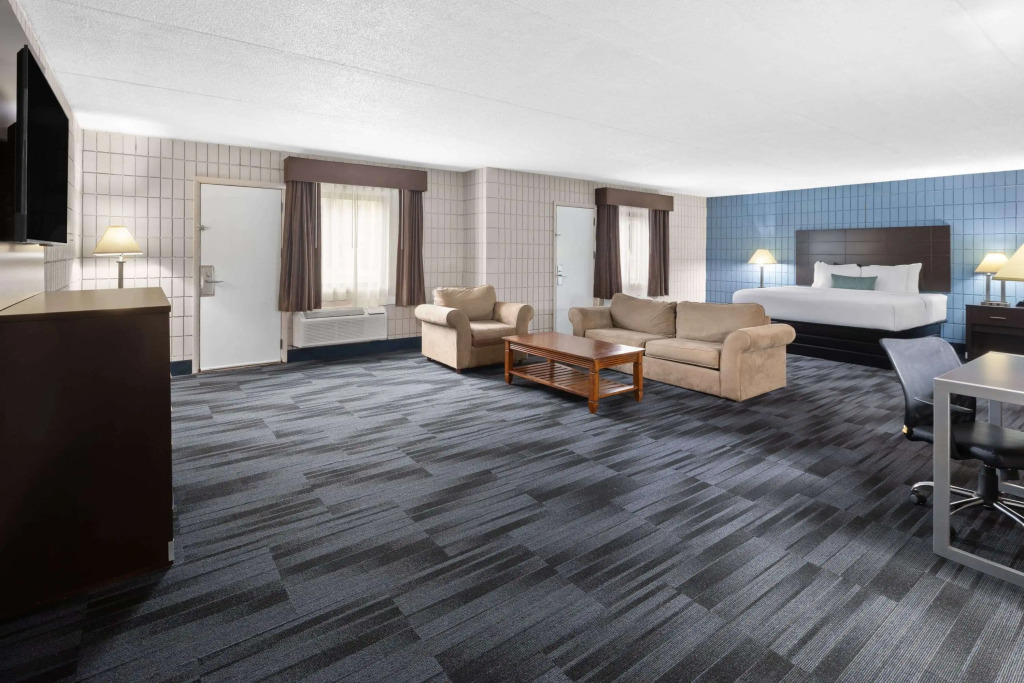 Baymont Inn and Suites by Wyndham Farmington, MO