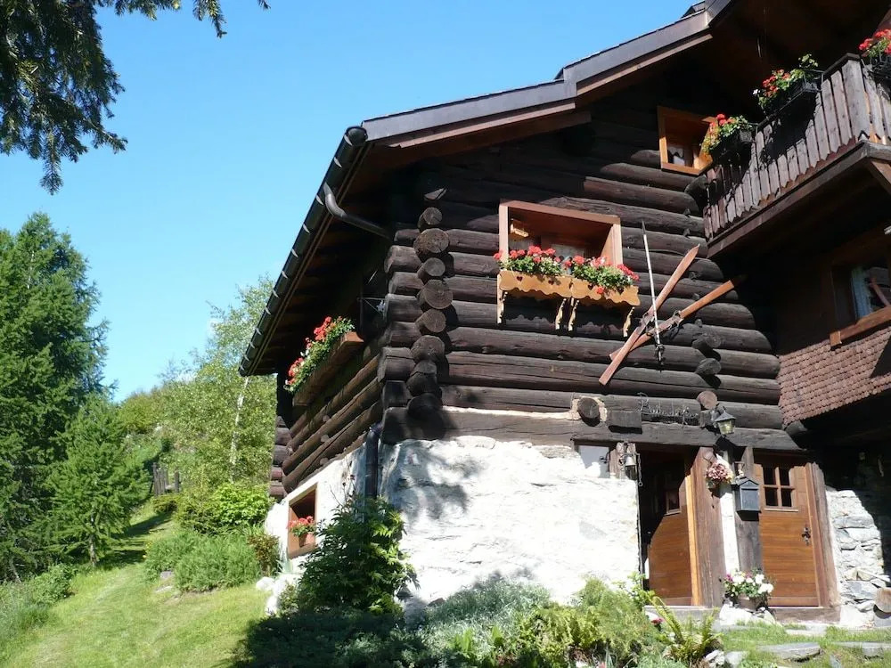 "CHALET dei FIORI" room & apartment