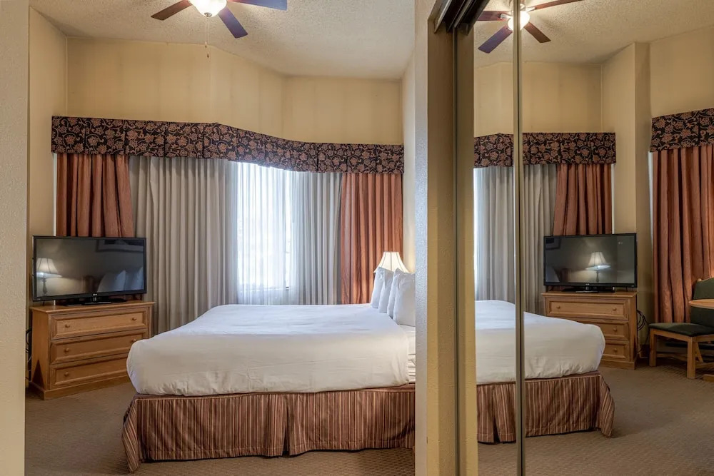 Cozy Pet-friendly King Studio In Mt. Crested Butte Condo - No Cleaning Fee! by RedAwning