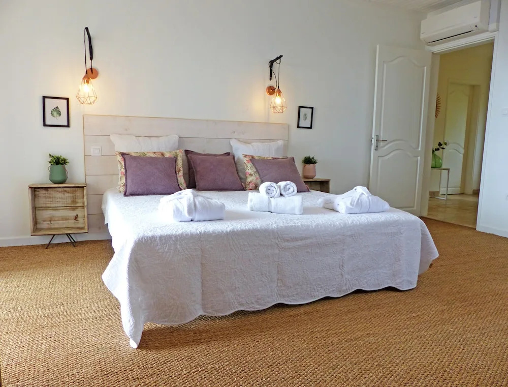 LA BOHEME, résidence de 5 appartements avec piscine, vue océan, Petite Ile