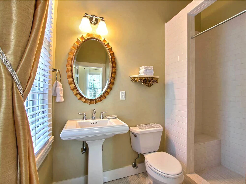 Champagne Suite