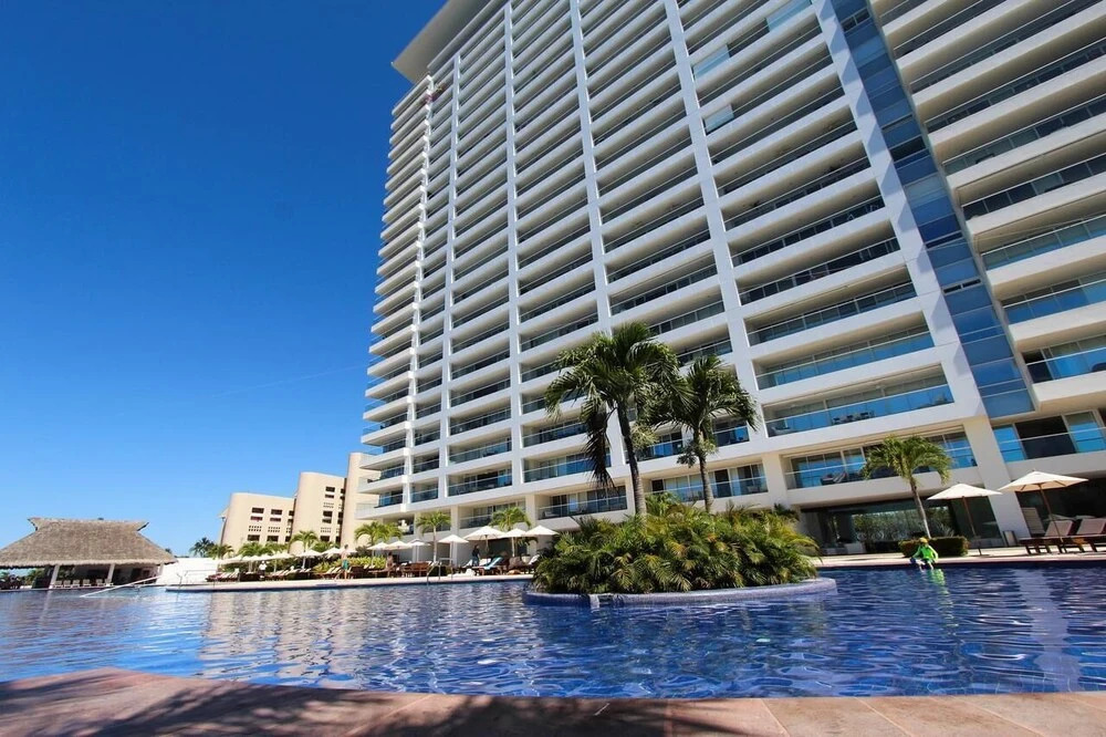 Luxury Apartment in Marina Vallarta-garden
