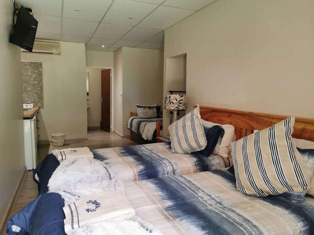 Cozy Triple Room With King Sized bed and Single Bed, Near Bloemfontein