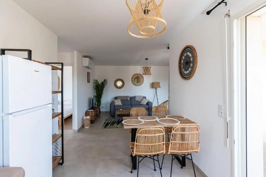Mari - Appt tout confort 150m de la plage