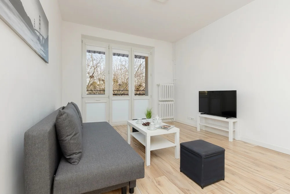 Bright Studio With Balcony by Renters