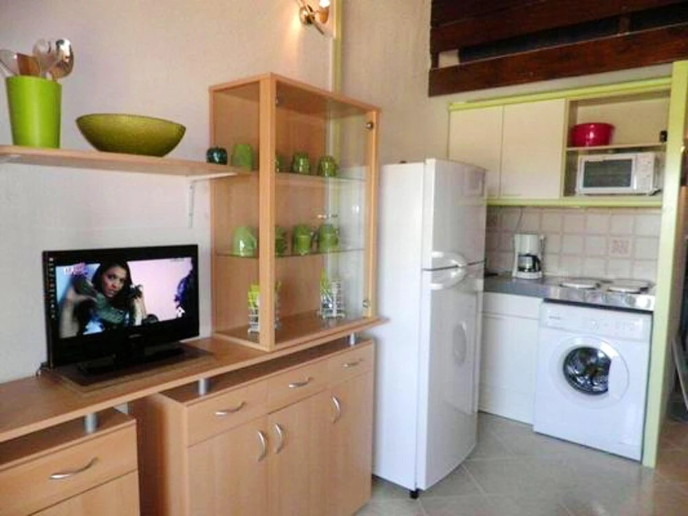 Apartment With one Bedroom in Gruissan, With Shared Pool and Furnished Balcony - 500 m From the Beach