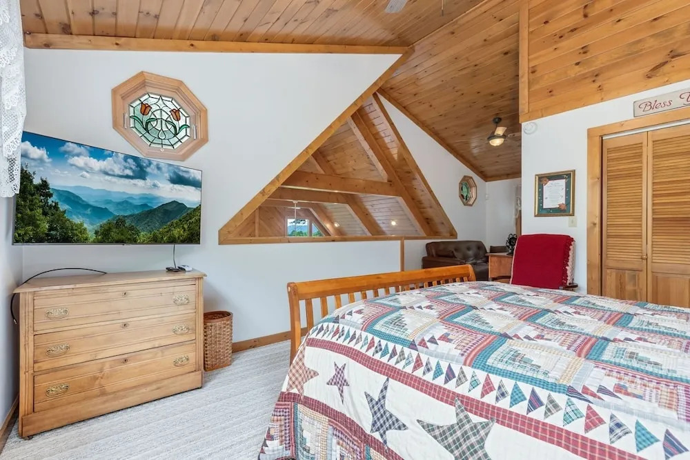 Restoration Retreat At Greenbrier 3 Bedroom Cabin by RedAwning