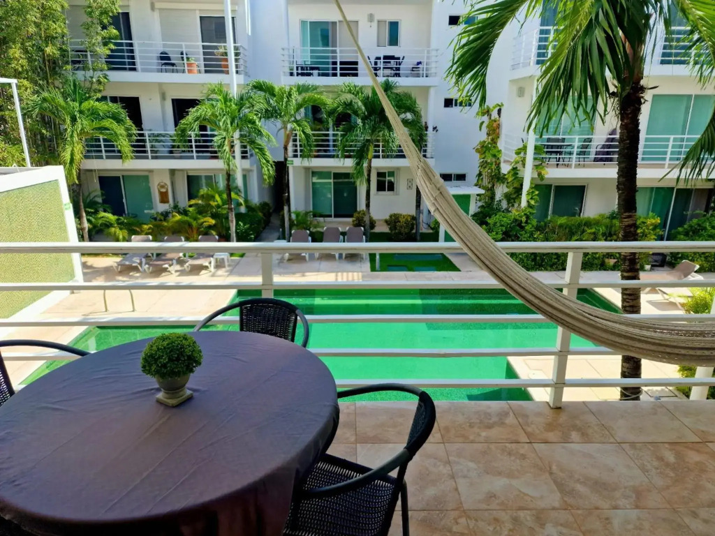 Poolside tranquil apartment in Playa del Carmen