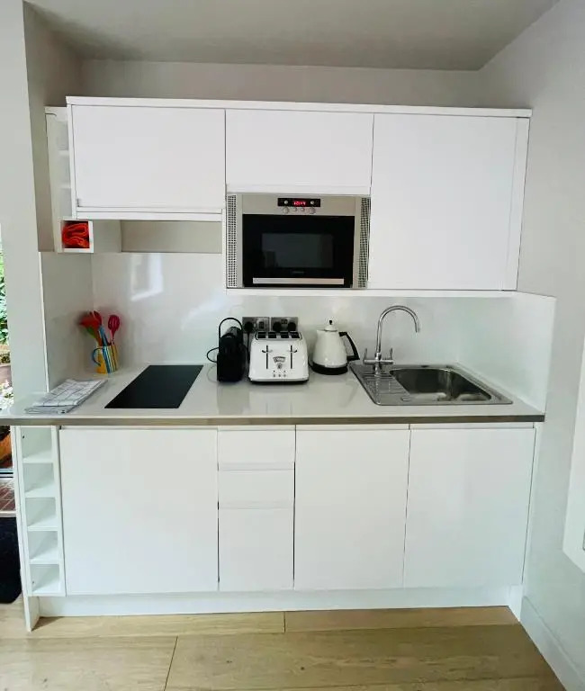 Studio Acorn private parking and garden