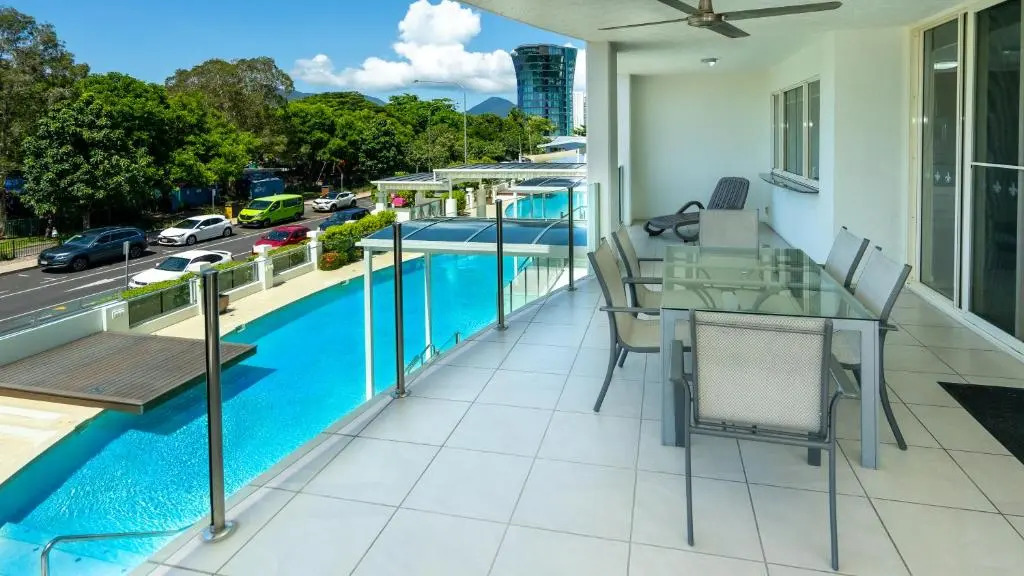 Waters Edge Apartment Cairns