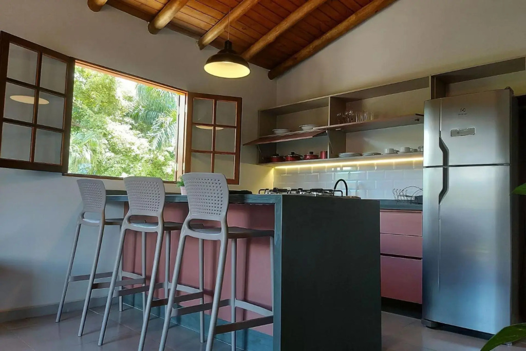 Sapeca - Novo Flat c/ piscina, 50mts da praia, churrasqueira privativa, ar con, wi-fi, netflix. 4pessoas, garagem