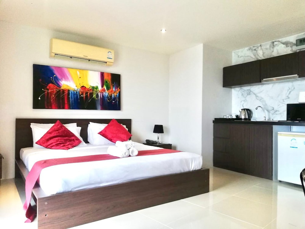 Patong Beach Walking Street Seaview C257