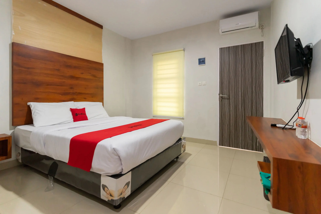 RedDoorz Syariah near Titi Bobrok Medan