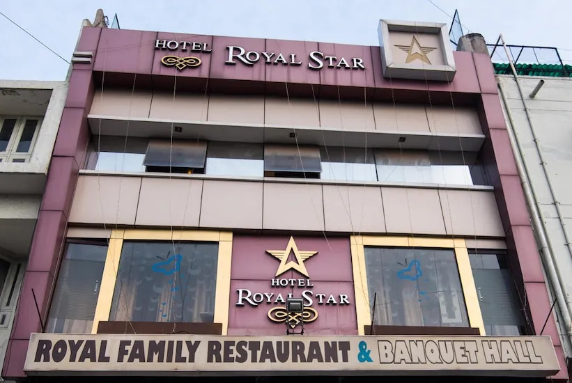 SPOT ON 37708 Hotel Royal Star