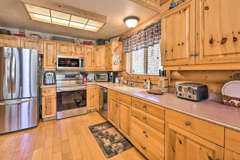 2-acre Cabin in Pinetop-lakeside w/ Fenced Yard
