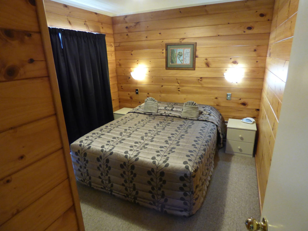 Cedarwood Lakeside Motel & Conference Venue