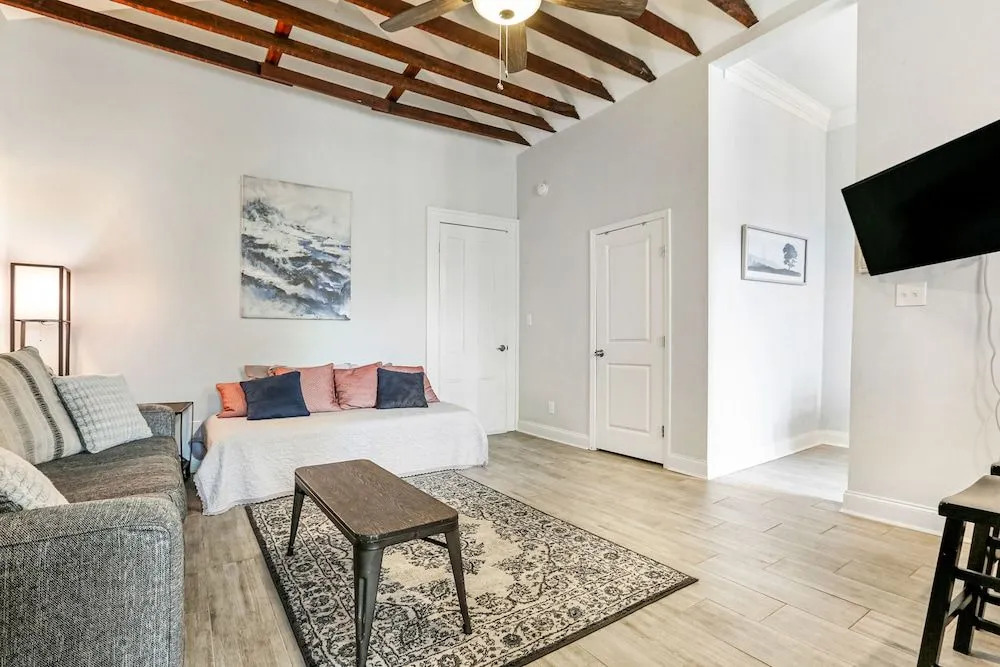 Charming Homes Close to French Quarter