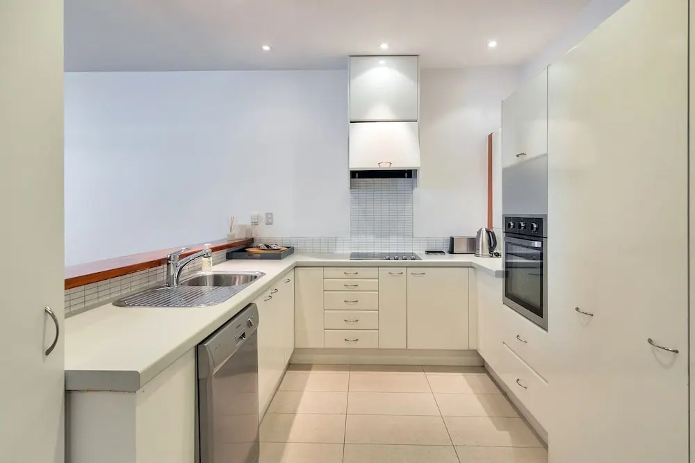 Spacious 2BR Near Westfield Newmarket