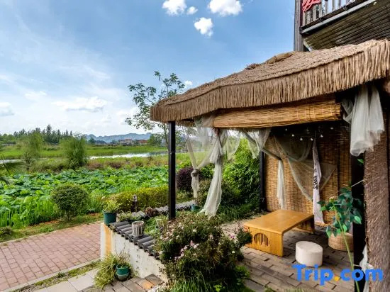 FIoating Life Dream Lake View Homestay