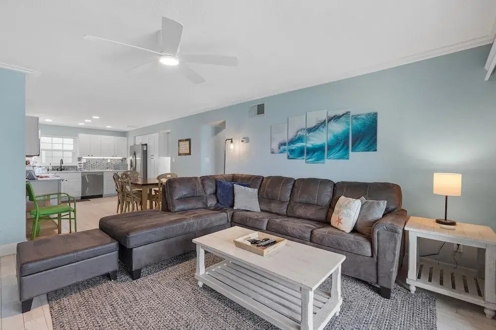 Colony Beach Club 101