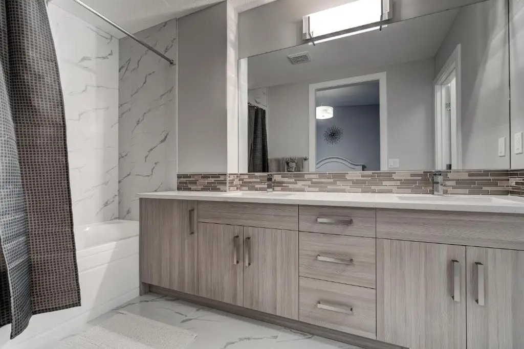 Three-Bedroom with Fireplace #41 Sunalta Downtown