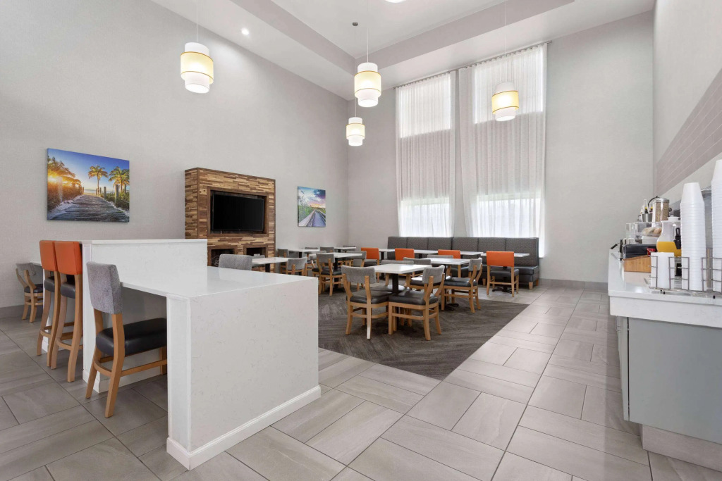 La Quinta Inn & Suites by Wyndham Ft. Pierce