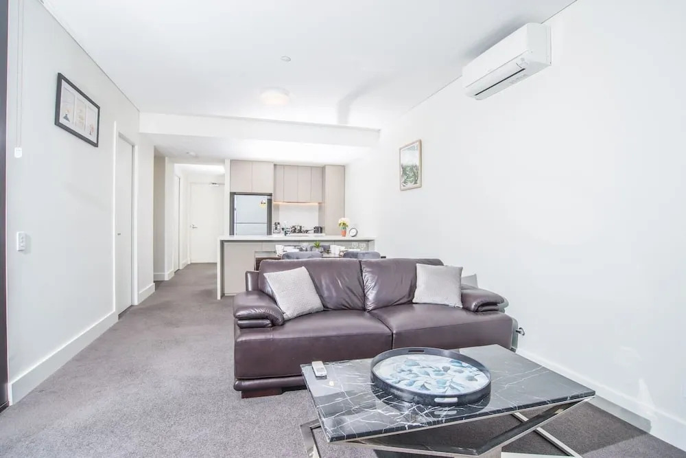 2bed1bath High-end APT at Olympic Parkviews+p
