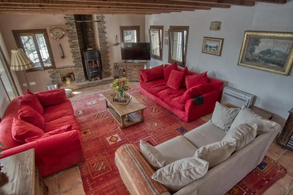 Luxury 4-bedroom villa, private pool and outhouse