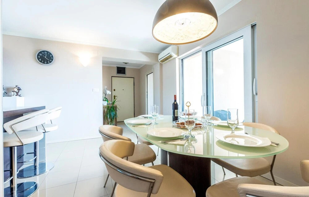 Amazing Apartment in Split With Wifi and 3 Bedrooms