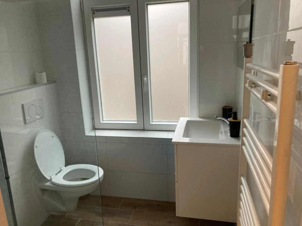 Magnifique Studio au 2ème étage, à proximité de la gare du midi!