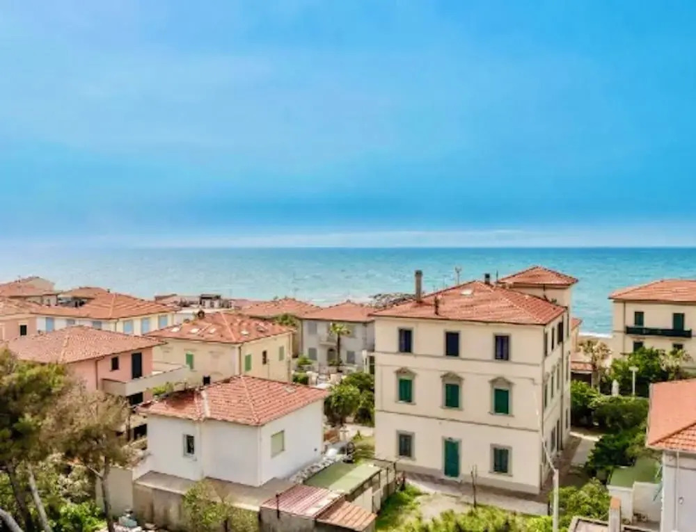 Hotel in Cecina just 100 mt from the sea