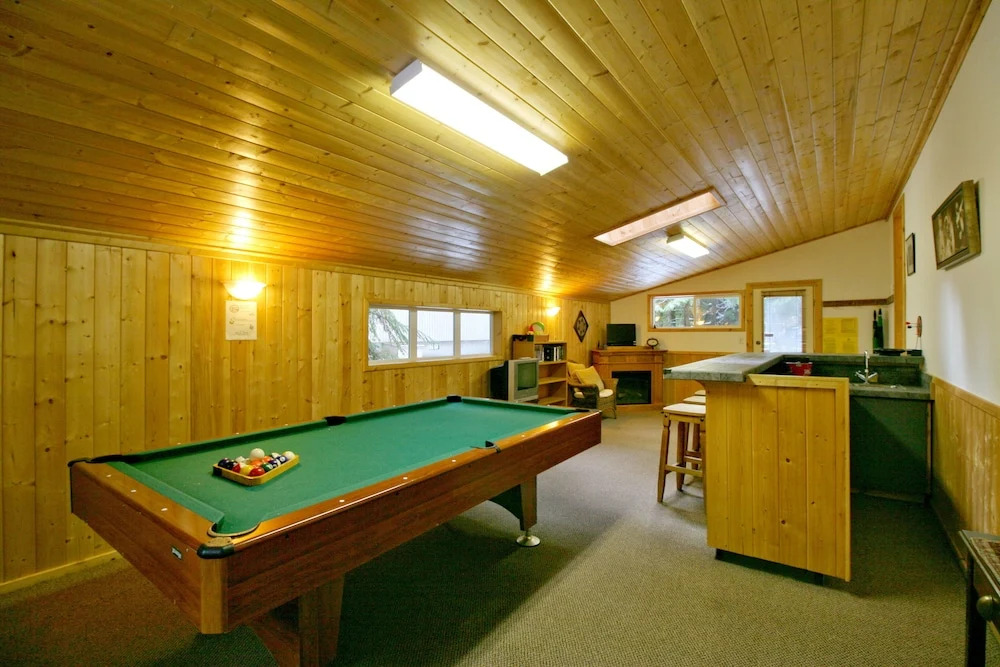 Snowline Cabin 23 - Great Cabin With hot Tub, Game Room, Wifi and Sauna
