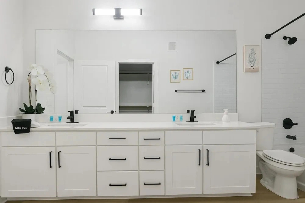 Stunning 1BR Getaway w/ Gym, Washer/dryer + Pool
