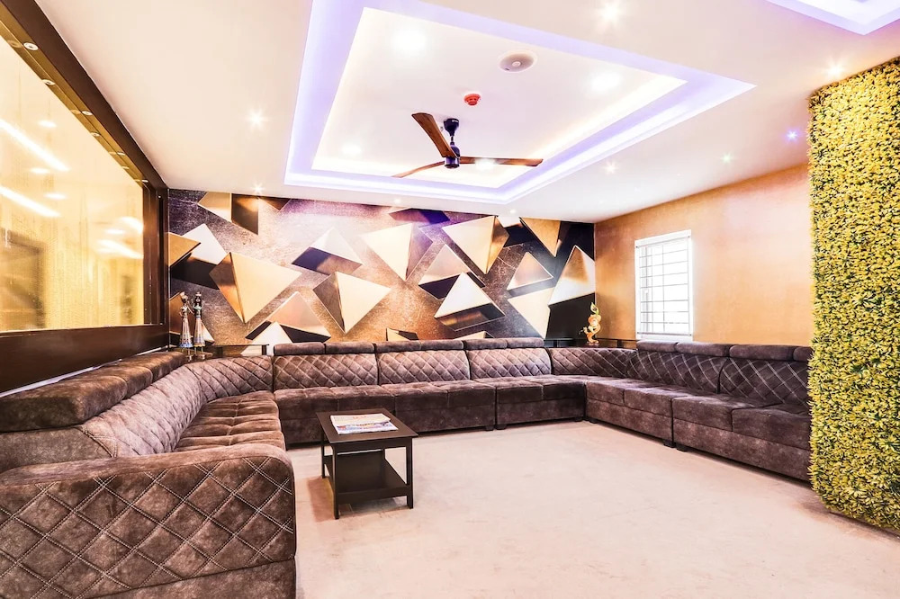 Fabhotel Prime Ravila Grand
