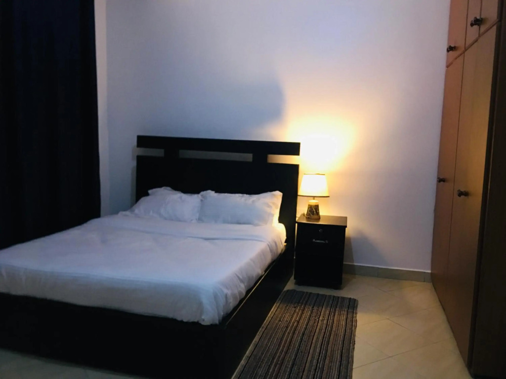 J&R - Lovely two bedroom apartment in Jinja.