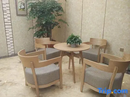 Ruiquanju Business Hotel (Qiqihar First Hospital Longsha Park Branch)