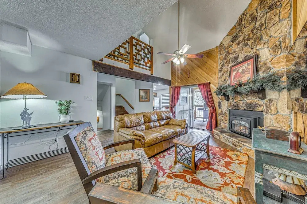 Spacious Ruidoso Retreat w/ Hot Tub & 2 Kitchens!