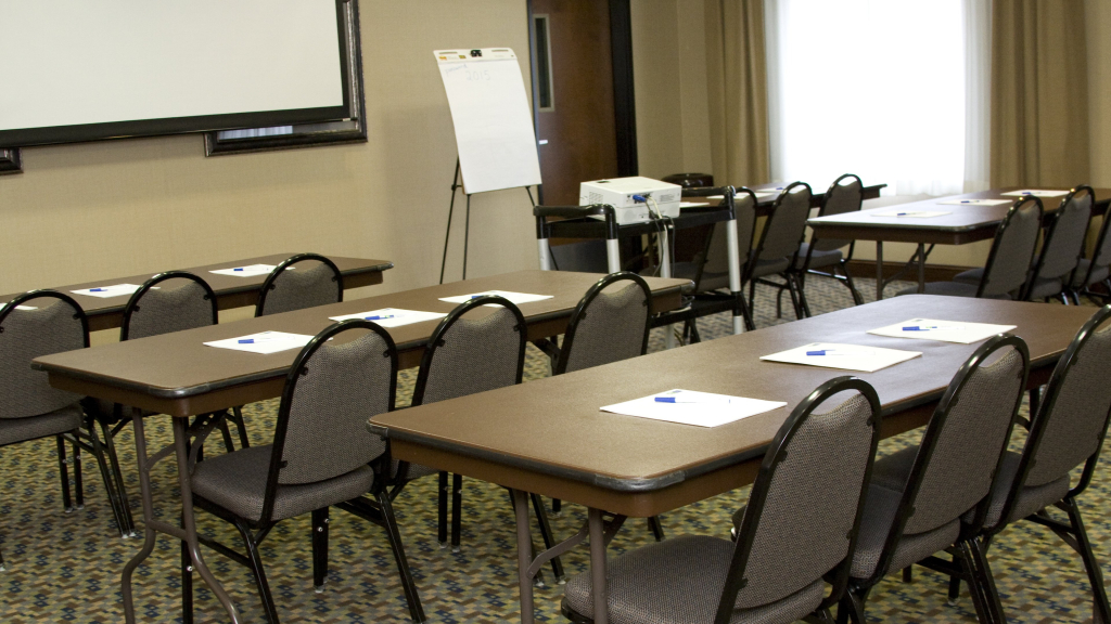 Holiday Inn Express & Suites Pittsburg by IHG