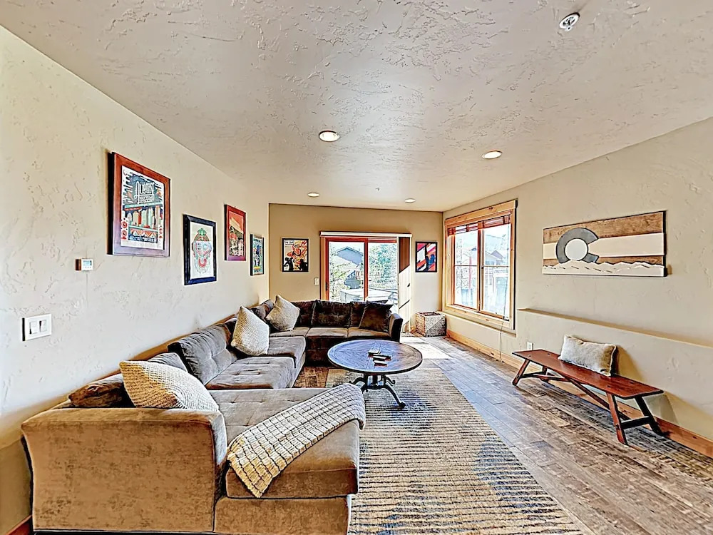 3br W/ Hot Tub & Views, Near Skiing 3 Bedroom Townhouse