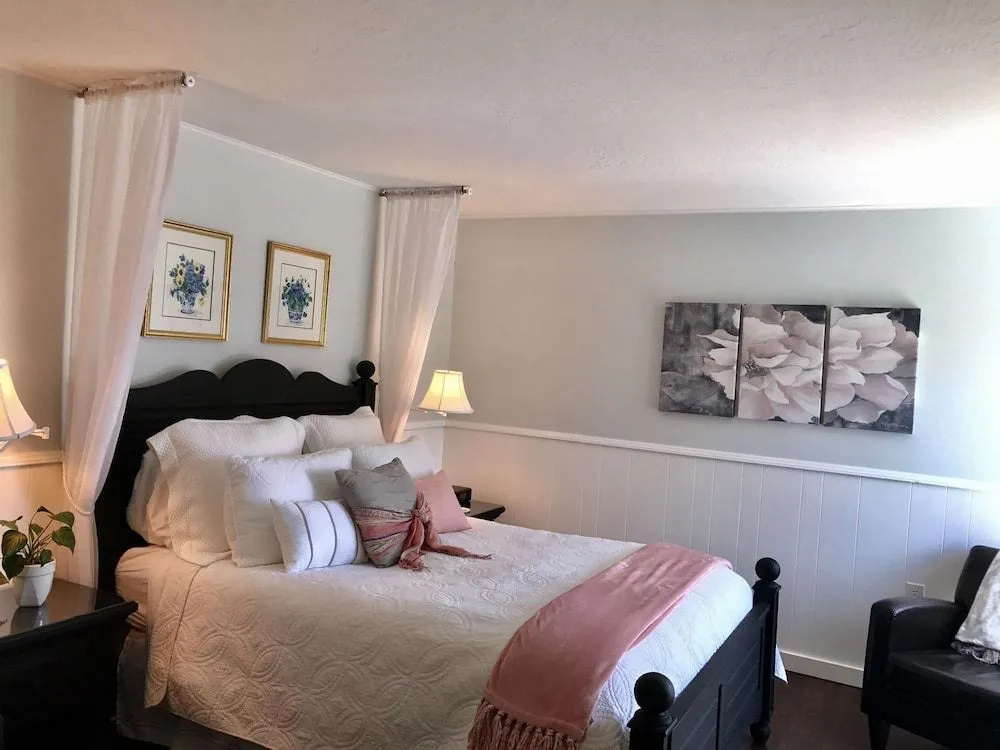 Agate Cove Inn