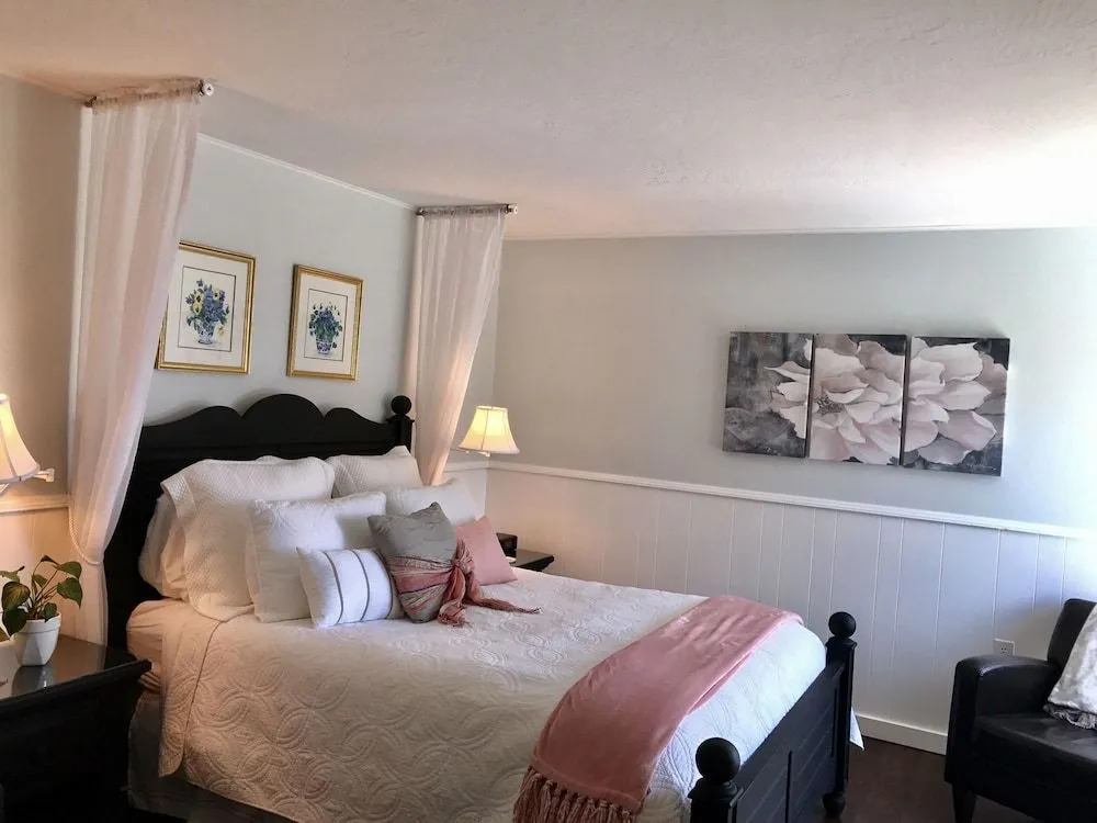 Agate Cove Inn
