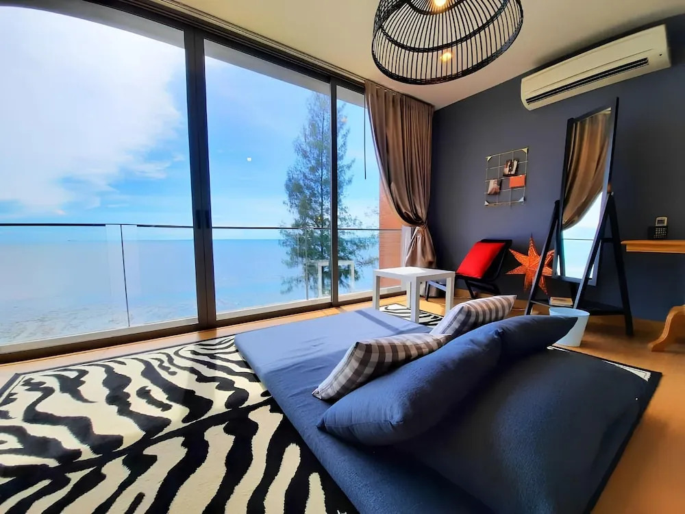 Sandbox frontbeach villa4