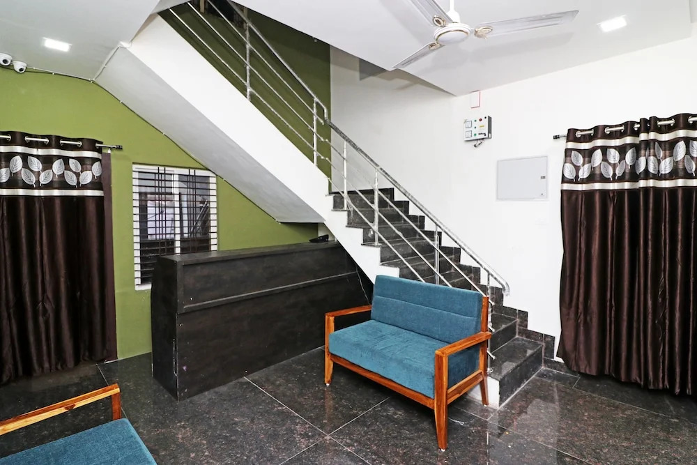 OYO18966 Relax Inn