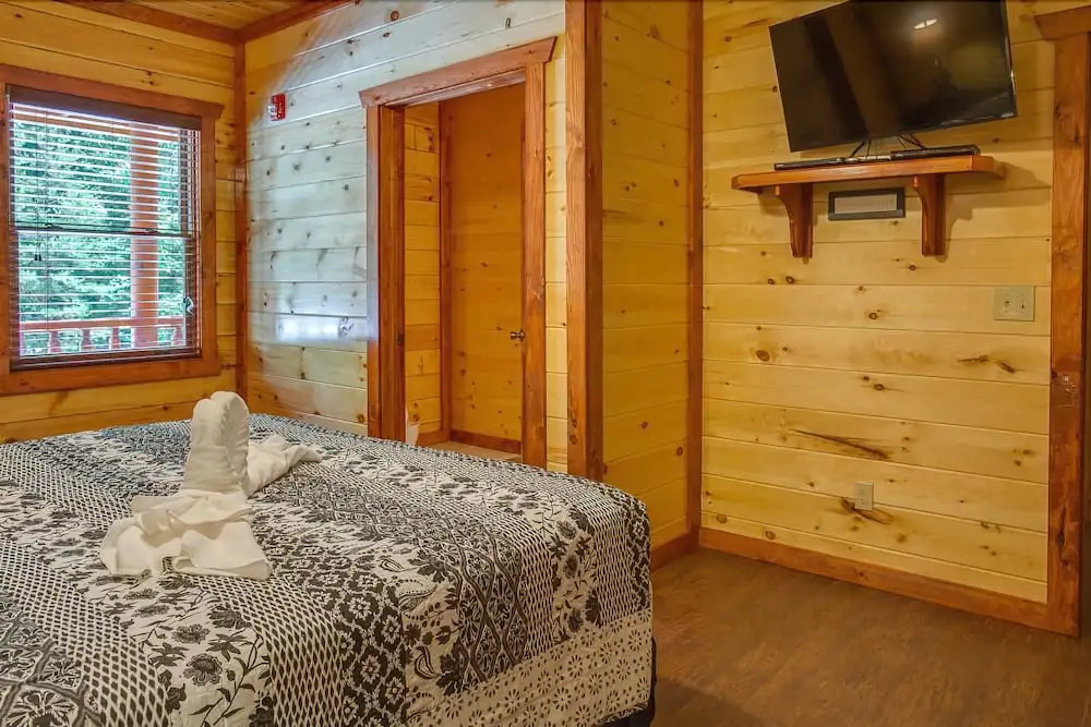 Sherwood Splash Lodge 11 Bedroom Home with Indoor Pool